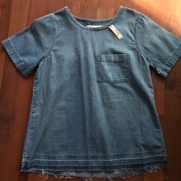 Madewell Tops - NWT Madewell Denim Top XS Madewell Tops - NWT Madewell Denim Top XS